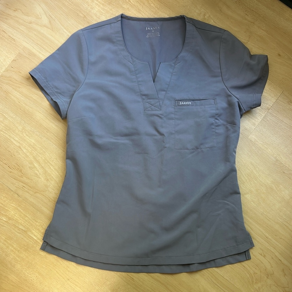 Small Jaanuu scrub top